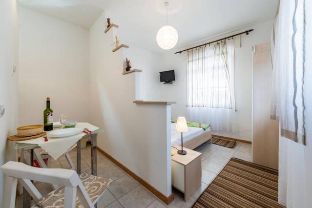 Apartments Lima Lazaneo Jelsa  Bagian luar foto